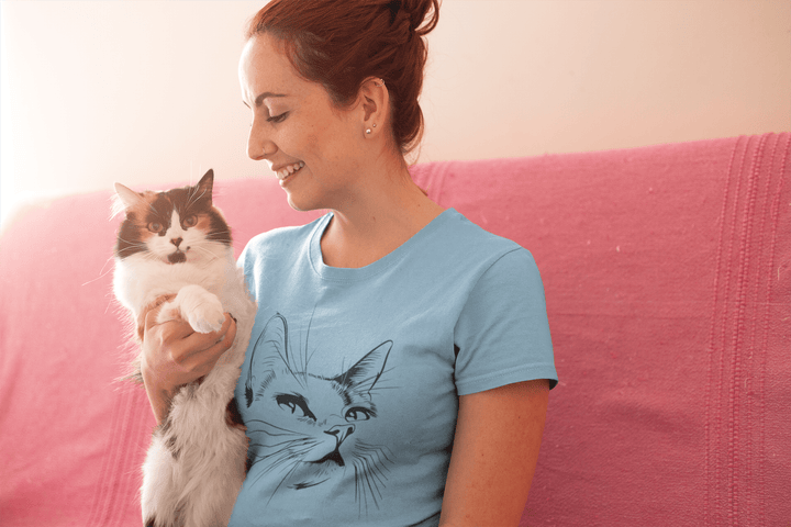 Minimalistic Cat Line Art T-Shirt - T-Shirt - JumpingDots